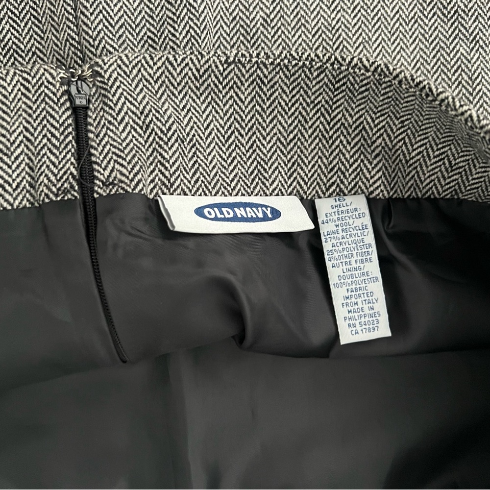 Old Navy Black and White A-Line Skirt - Picture 2 of 3